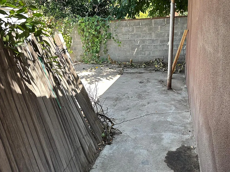E Lewis Ave — Photo 21