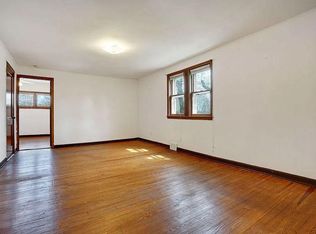 2 Station Pl #B, Howell, NJ 07731