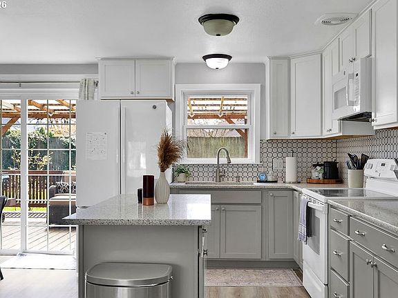 3rd image of 1533 Sequoia Ave