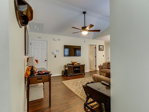 5th image of 523 Glenlea Ln