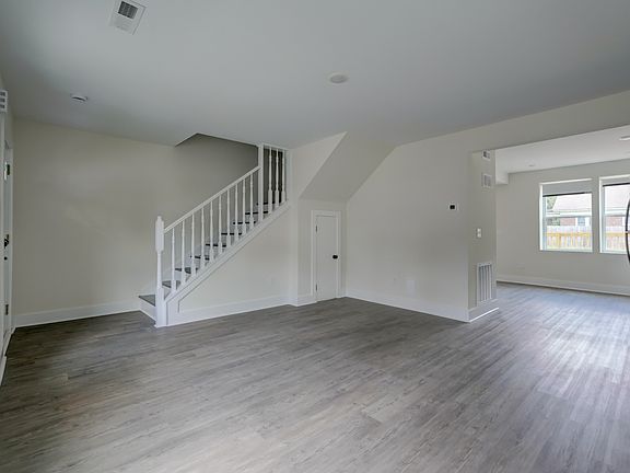 4th image of 209 S Woodrow St