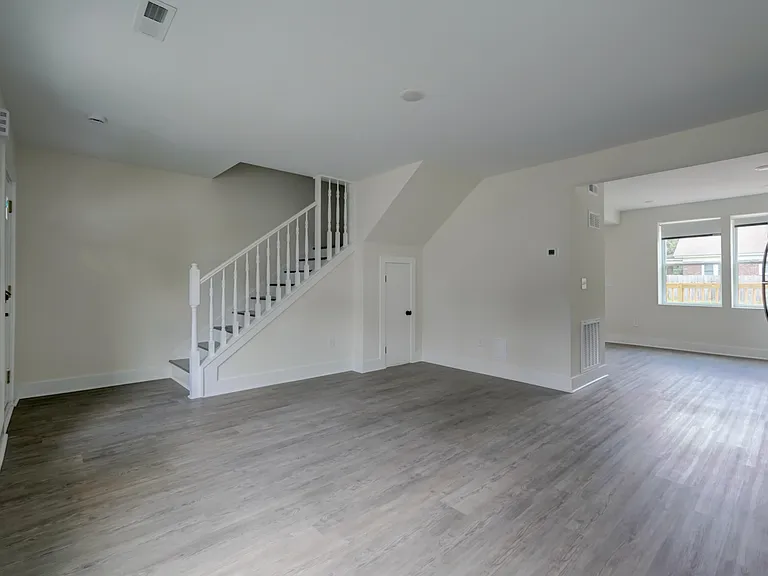 209 S Woodrow St — Photo 4