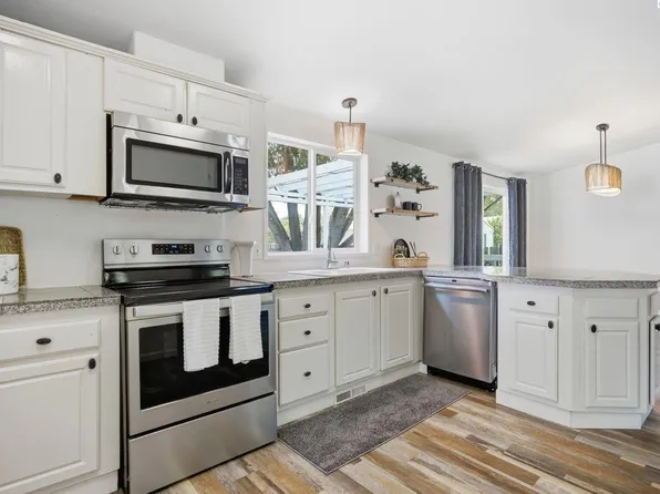 316 S 9th St, Benton City, WA 99320