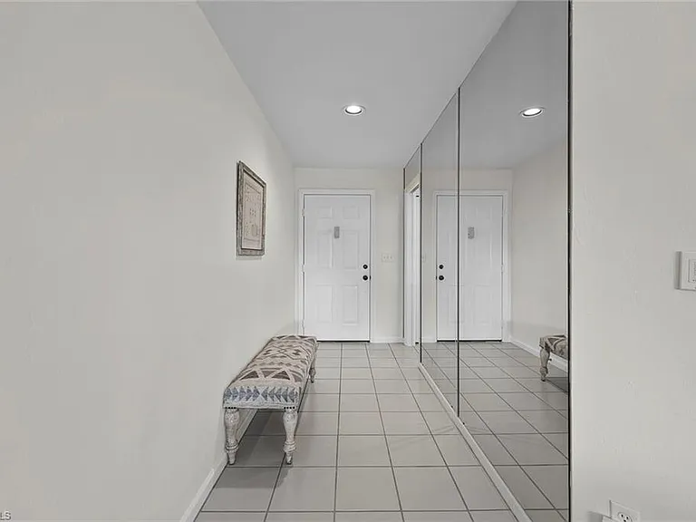 4240 Lake Forest Dr #423 — Photo 2