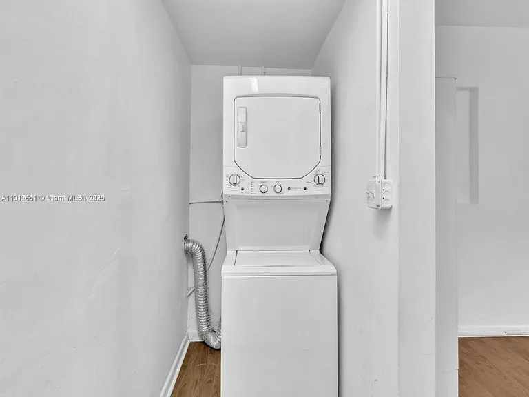 3415 SW 15th St #2 — Photo 6