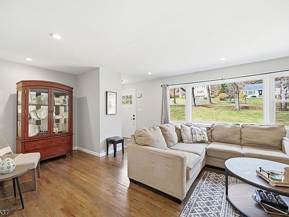 2nd image of 28 Raynor Rd