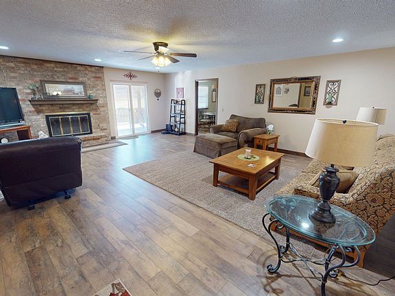 3rd image of 4815 Cedardale Rd