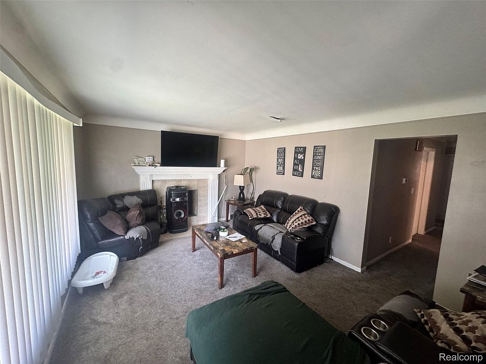 22122 Kelly Rd, photo 2
