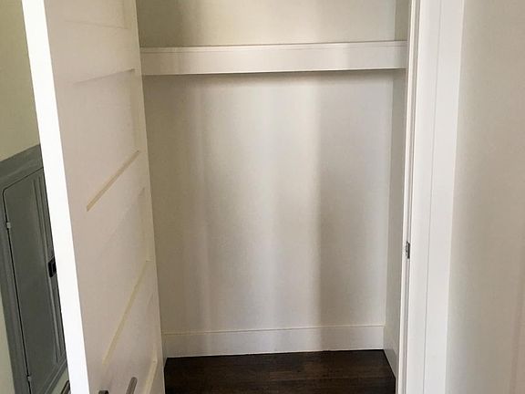 4th image of 127 Halsey St