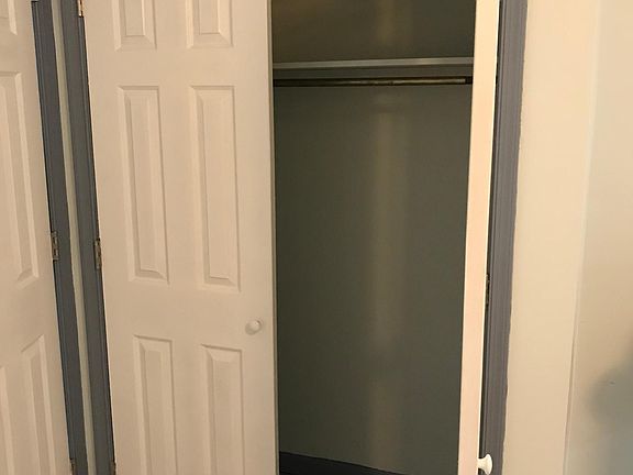 3rd image of 1327 Snyder Ave Frnt B