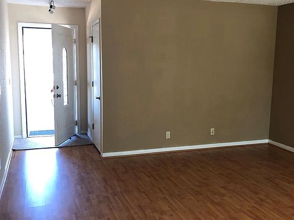 3rd image of 26780 Cumberland Ln