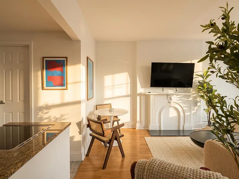 334 W 46th St #3R — Photo 8