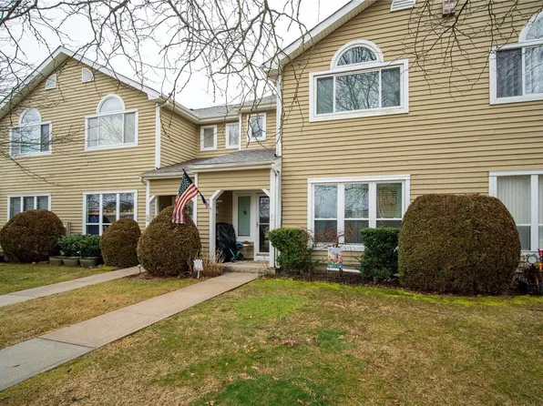 37 Eric Drive #37, Middle Island, NY 11953