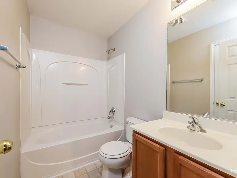 124 Dunbarton Ct — Photo 13