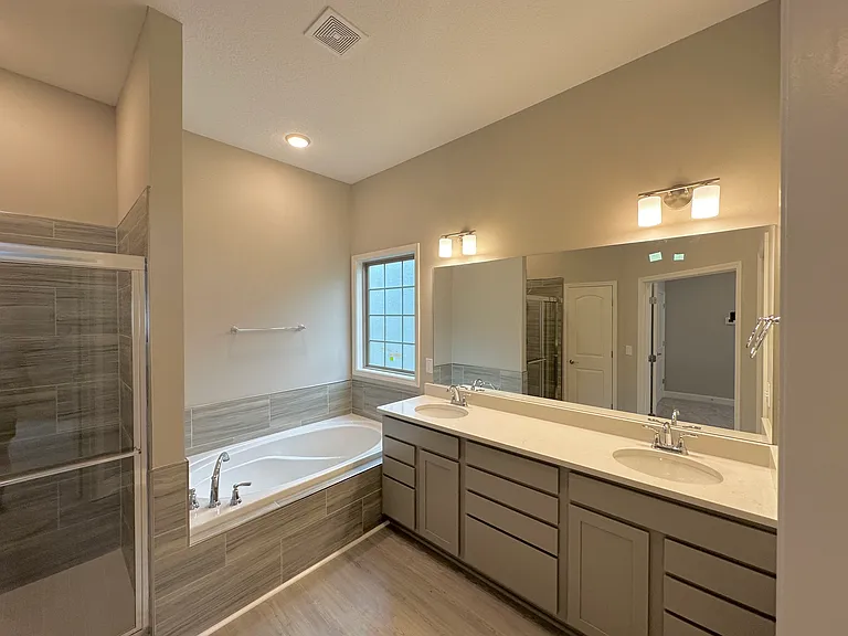 9538 Snowy Cliff Ln — Photo 17