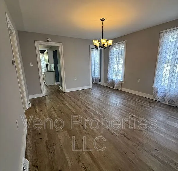 81 Bath St — Photo 7