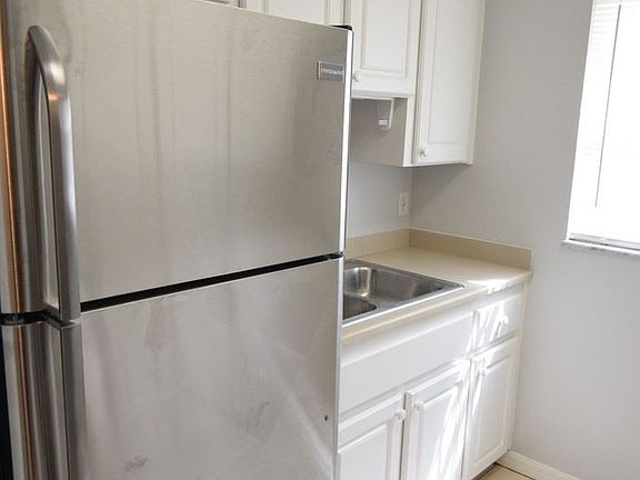 5th image of 920 W New York Ave APT 203B
