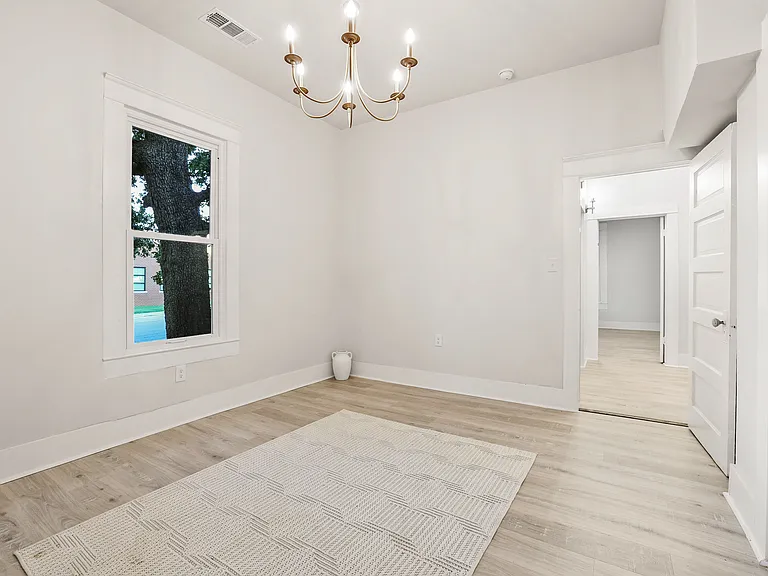 431 E Hull St — Photo 32