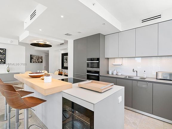 3rd image of 801 Brickell Key Blvd APT 1512