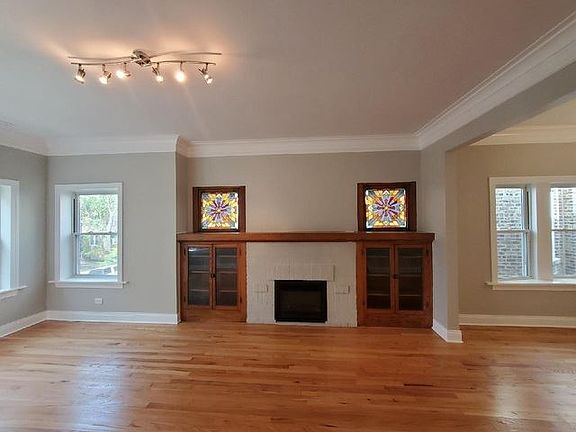 3rd image of 3033 N Davlin Ct