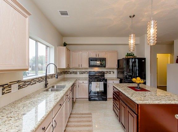 3rd image of 5422 Meadow Canyon Dr