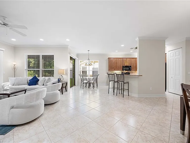 6542 Marbella Dr — Photo 12