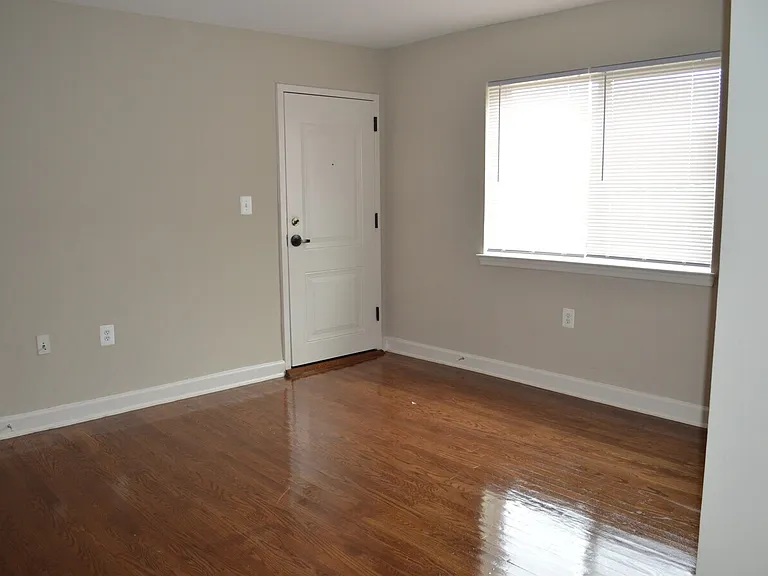 Bass Circle Apartments — Photo 15