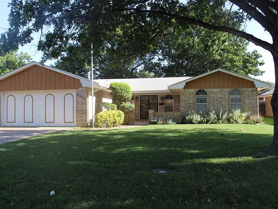 1st image of 2526 Indian Dr