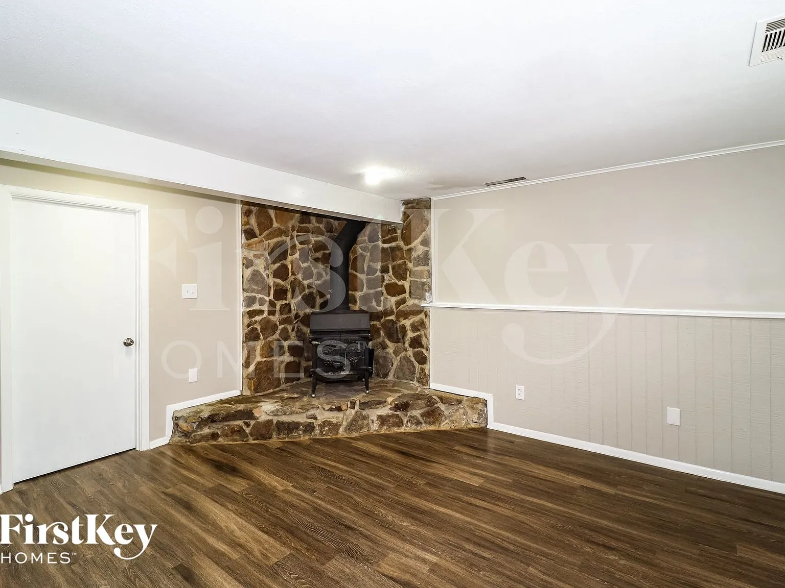 3 bed, 2.0 bath, 1816 sqft, $2,005 — Photo 3