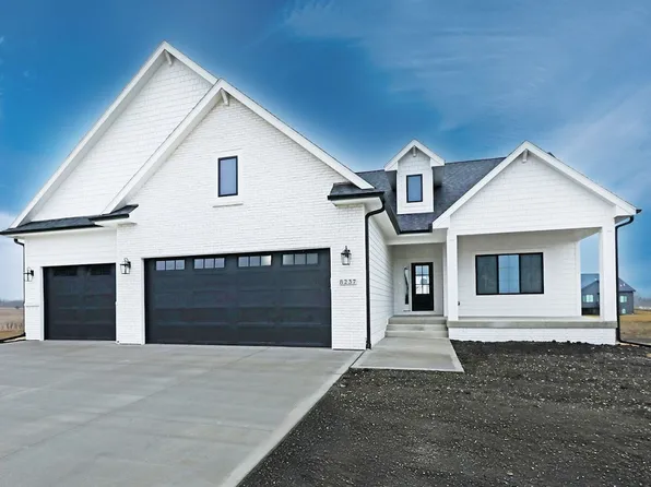 8237 Mahon Ct, Johnston, IA 50131