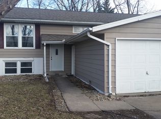 2606 S Skyway Rd, Peoria, IL 61607