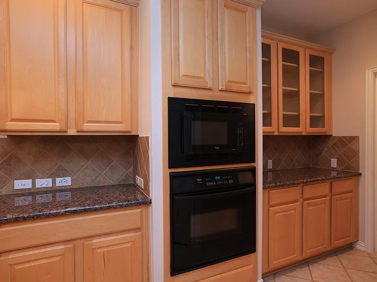 17222 Leeside Dr — Photo 17