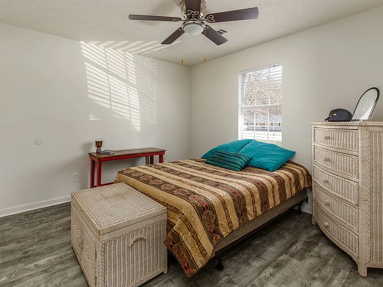 Banks Crossing Apartments — Photo 10