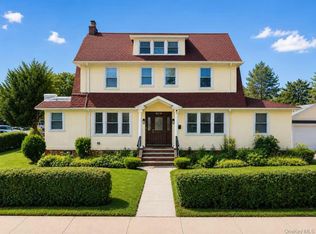 16716 43rd Ave, Flushing, NY 11358