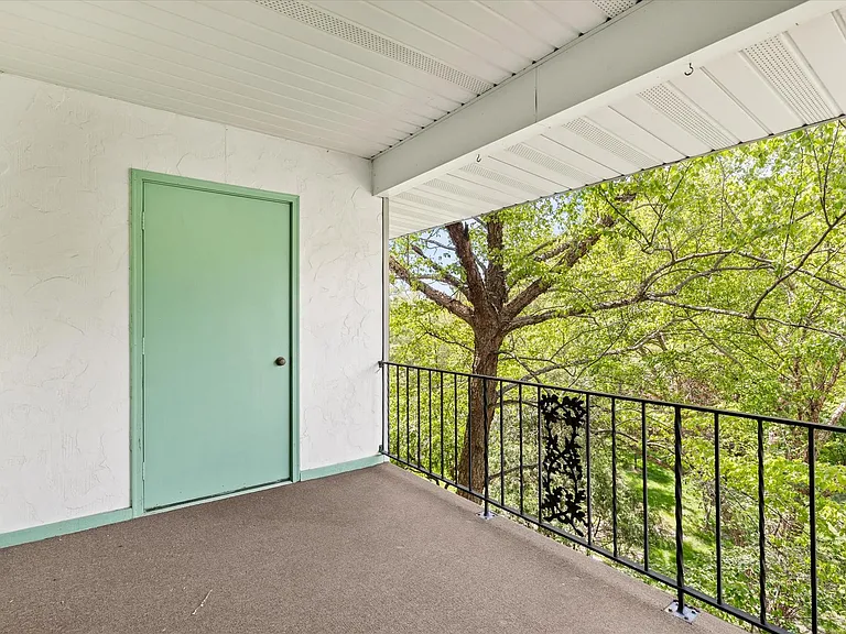 2427 Reynolds Manor Dr #0 — Photo 27