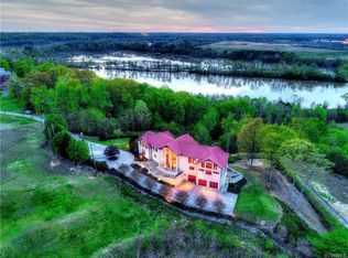 12008 Middlecoff Dr, Chester, VA 23836