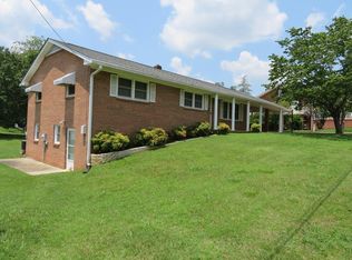 209 Huffmond St, Gretna, VA 24557