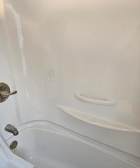 BRAND NEW TUB / SHOWER SURROUND IN 2ND FLOOR BATHROOM