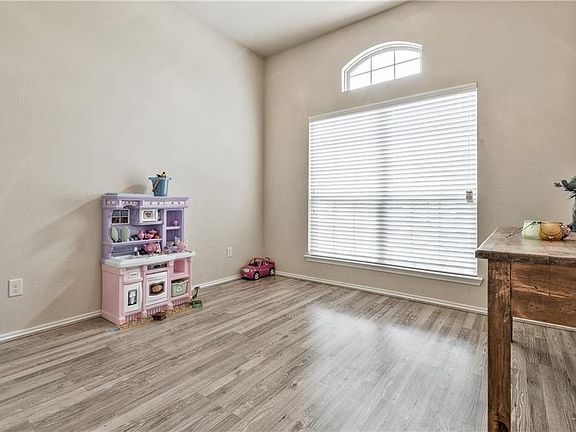 4th image of 313 Cherry Spring Dr