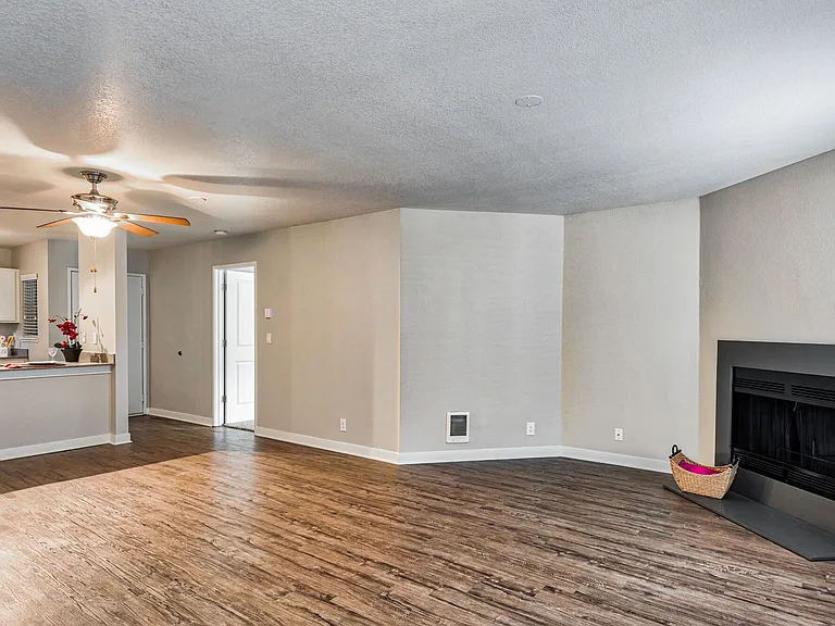 Sterling Pointe — Photo 18