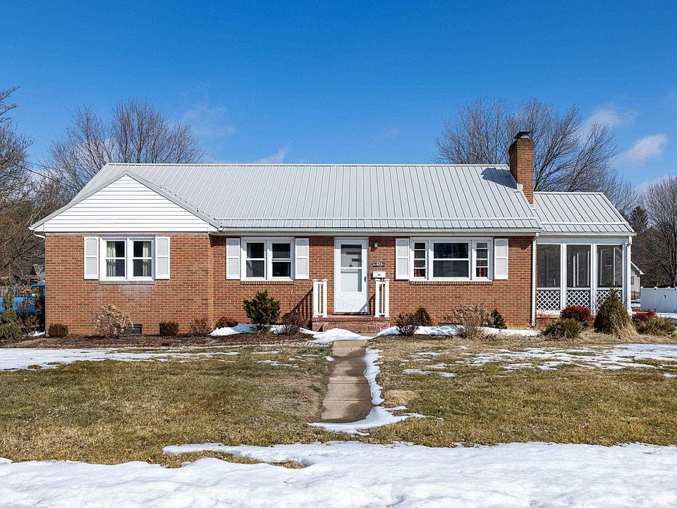 1st image of 405 N River Rd