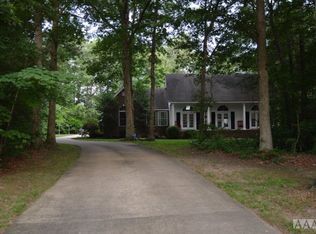 107 Armstead Ct, Moyock, NC 27958