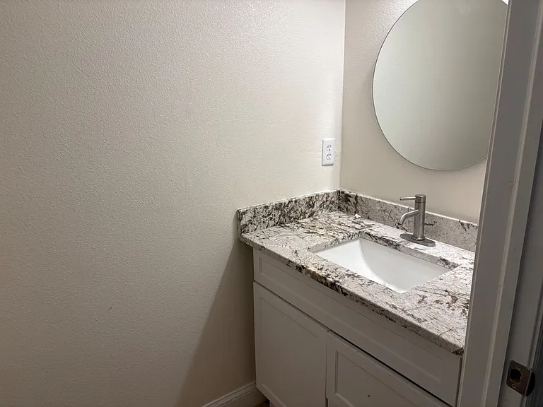 1702 W Granfield Ave — Photo 16