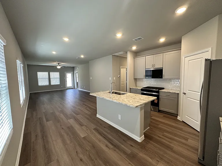 512 Dorothy Dr — Photo 6