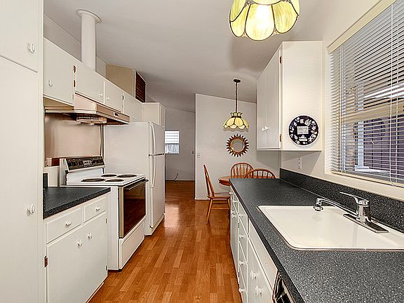 4th image of 15804 SE 26th St