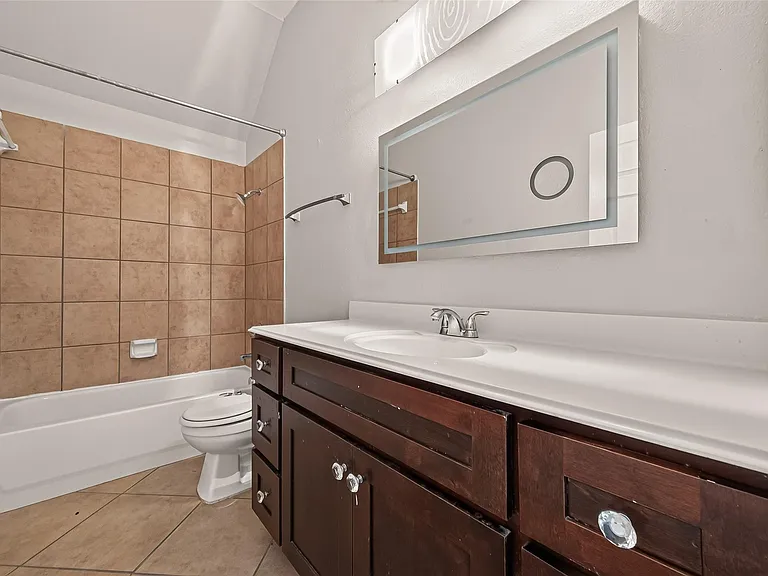 706 Silver Creek Cir — Photo 37