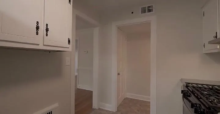 2323 Eldridge St — Photo 9