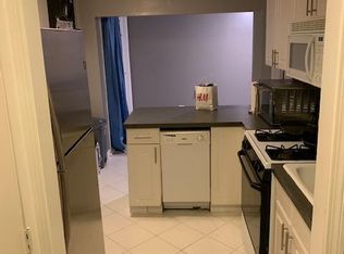 1 Glencoe Ln, Cranston, RI 02920