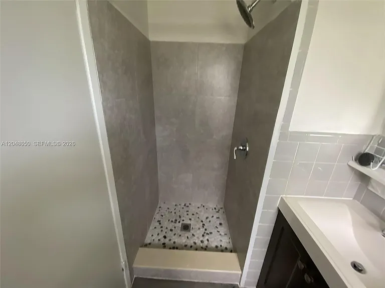380 SE 12th Ave #2 — Photo 19