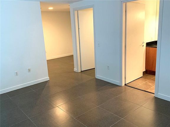 2nd image of 300 Ssbiscayne Blvd